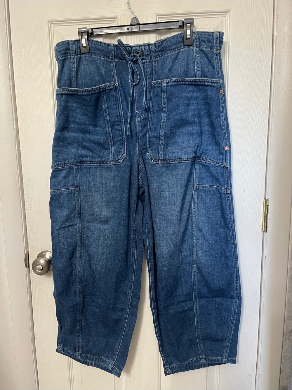 Free People We The Free Silverton Barrel Jeans Blue Pull-On Crop Utility Size L - Picture 3 of 10